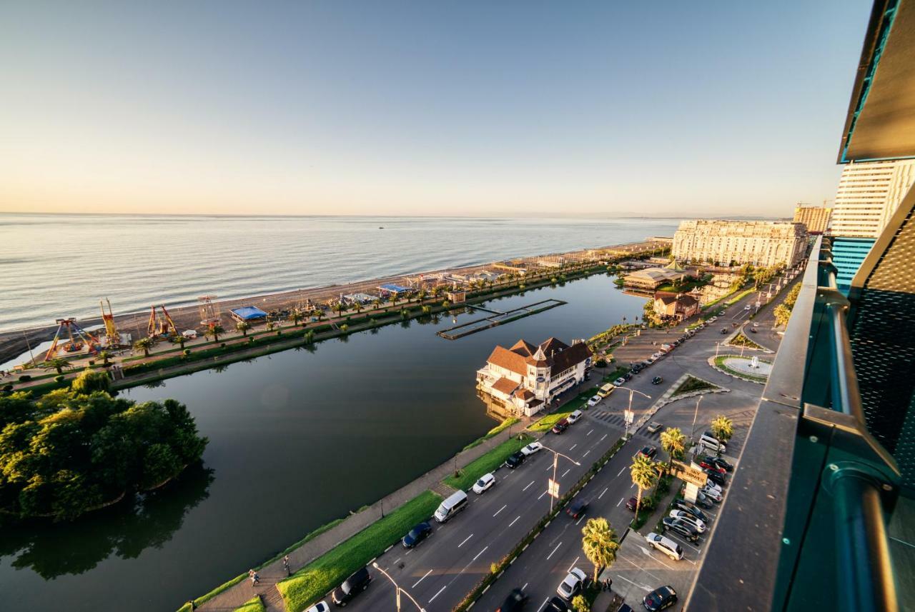 Grand City Apart-Hotel Batumi Exterior photo