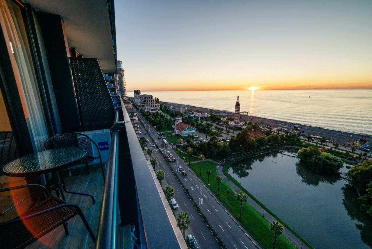 Grand City Apart-Hotel Batumi Exterior photo