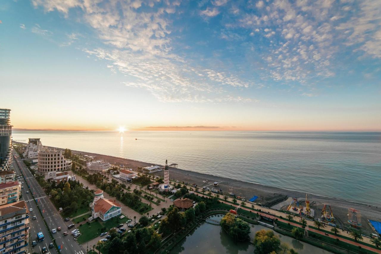 Grand City Apart-Hotel Batumi Exterior photo